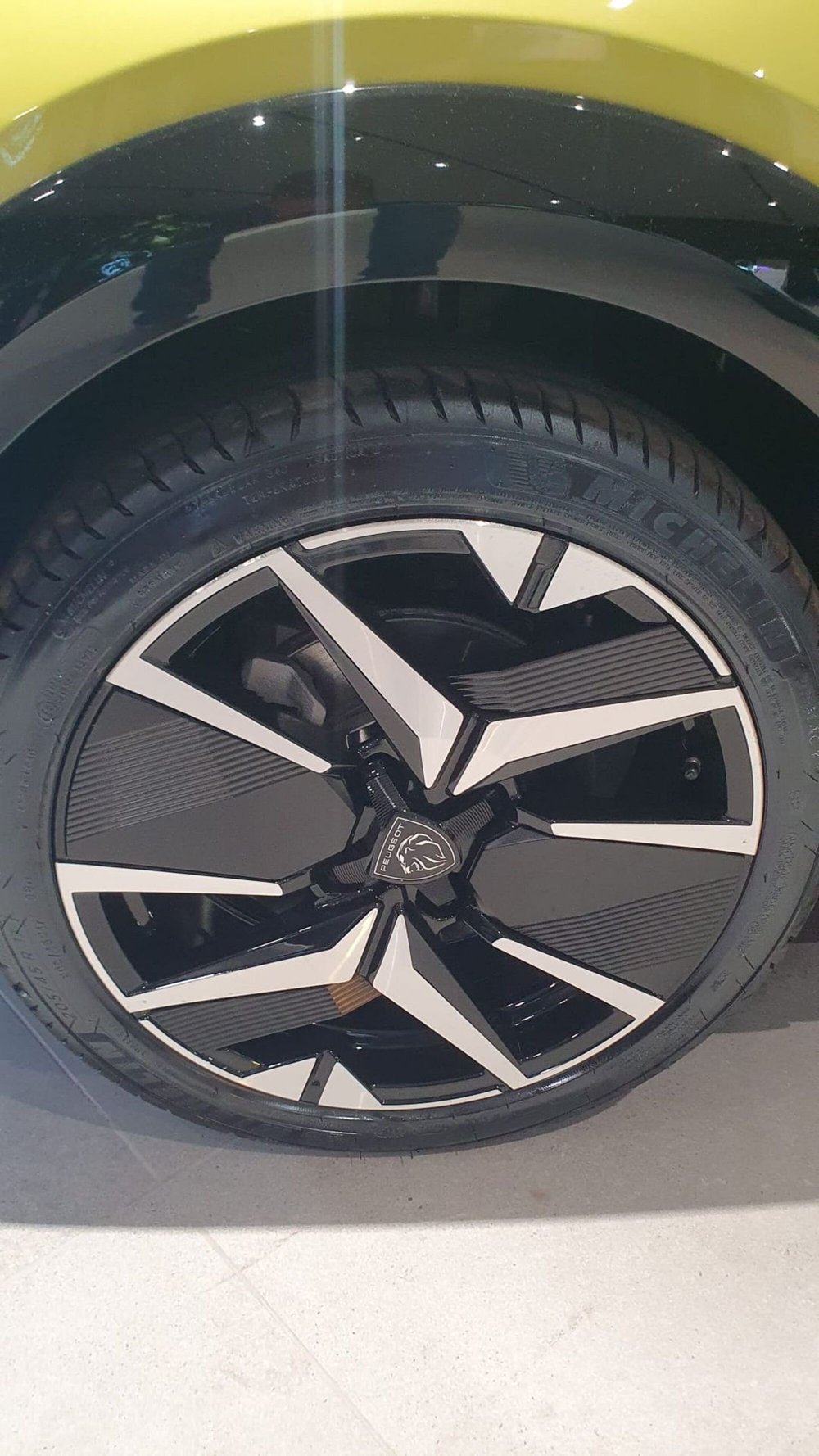 Peugeot 208 nuova a Frosinone (10)