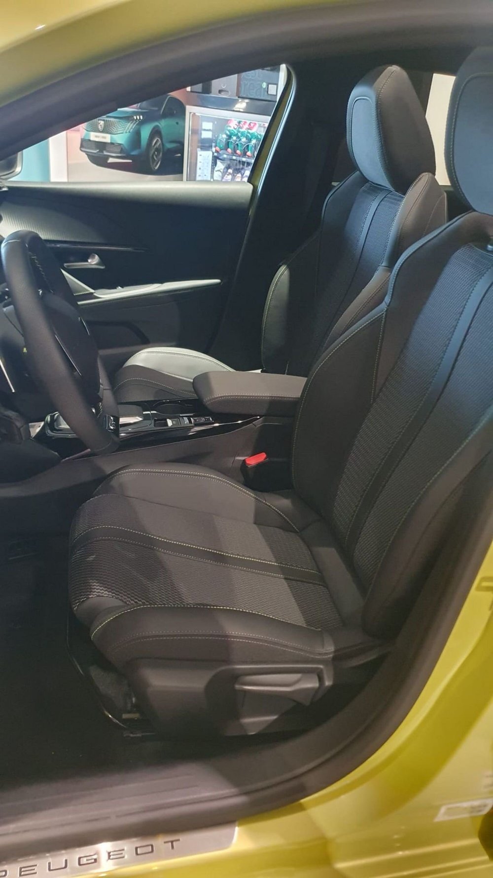 Peugeot 208 nuova a Frosinone (11)