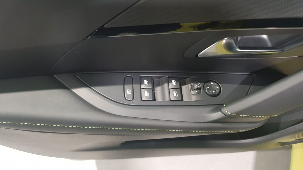 Peugeot 208 nuova a Frosinone (13)