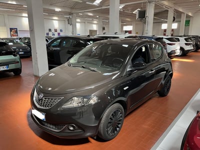 Lancia Ypsilon 1.0 FireFly 5 porte S&amp;S Hybrid Ecochic Silver del 2021 usata a Altopascio