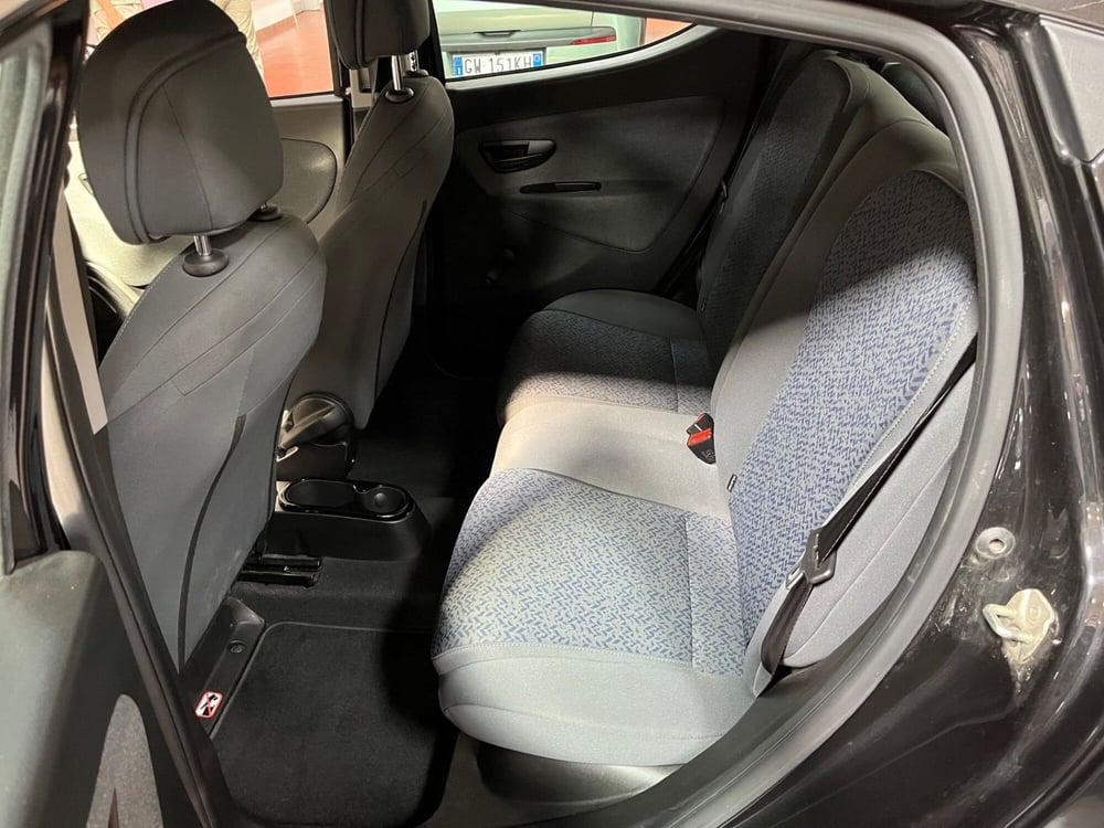 Lancia Ypsilon usata a Lucca (12)