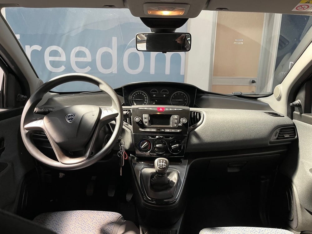 Lancia Ypsilon usata a Lucca (13)