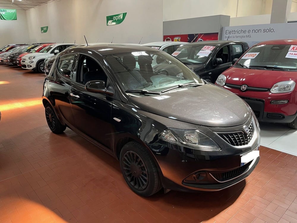 Lancia Ypsilon usata a Lucca (3)