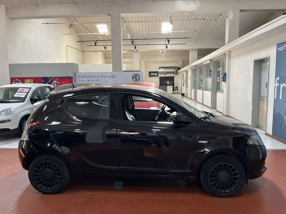 Lancia Ypsilon usata a Lucca (4)