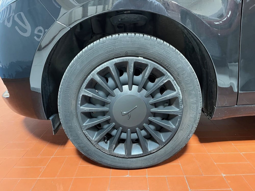 Lancia Ypsilon usata a Lucca (9)