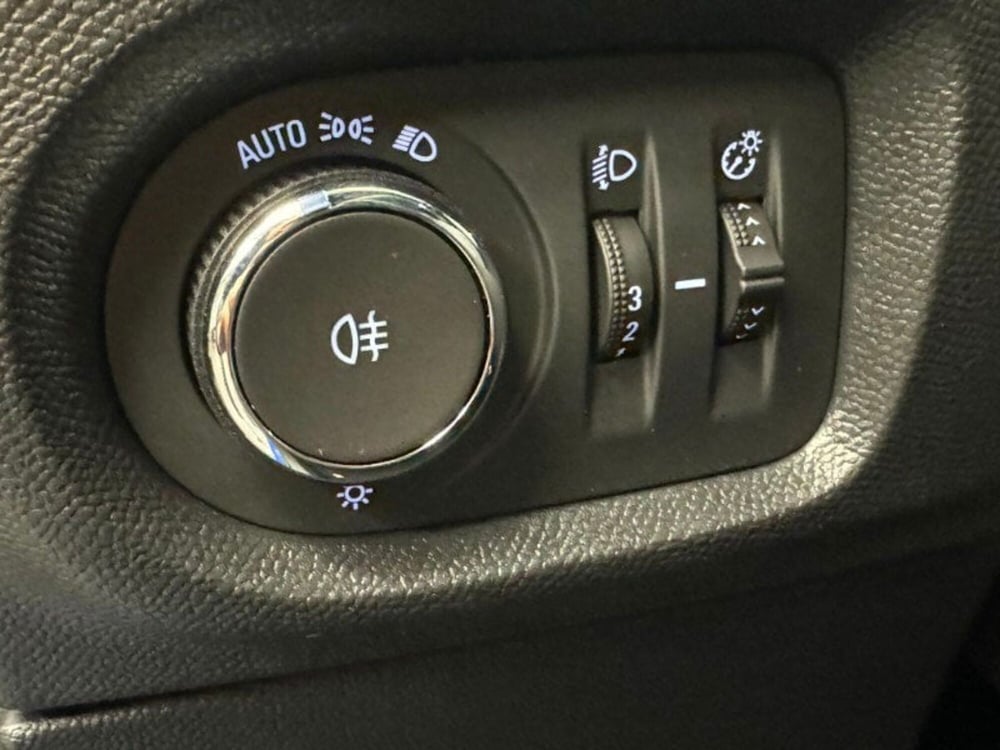 Opel Corsa nuova a Lecco (13)
