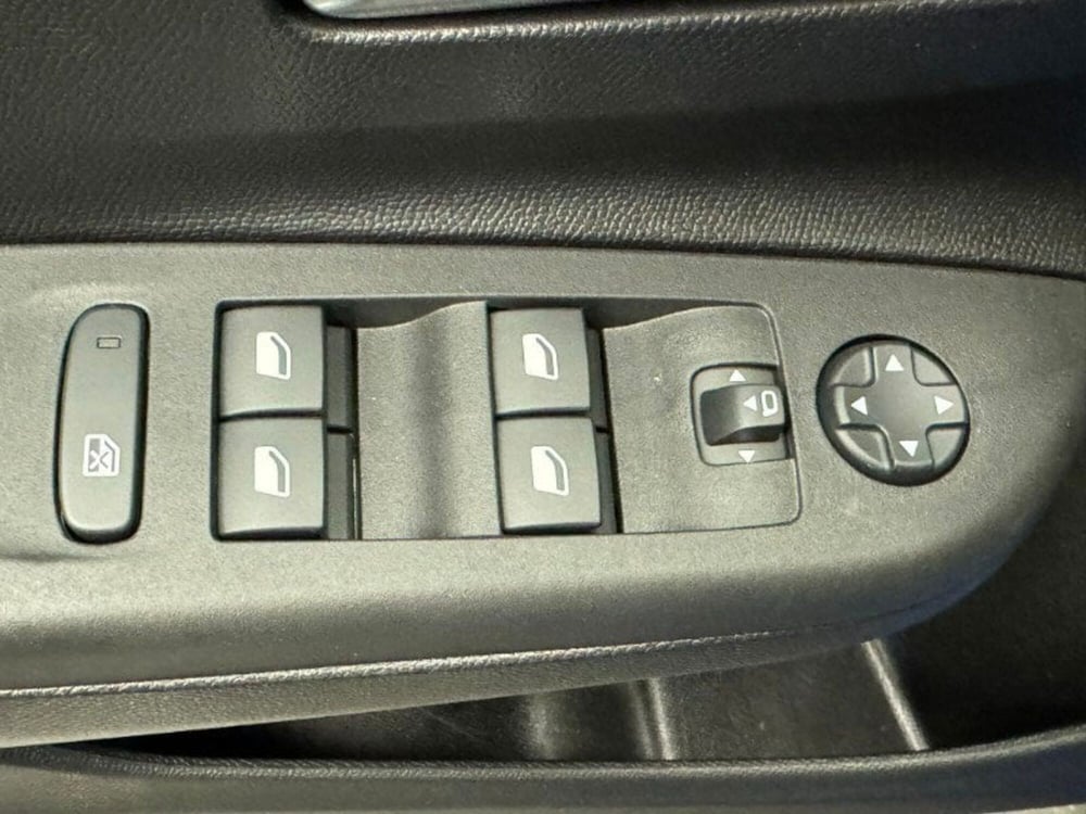 Opel Corsa nuova a Lecco (14)