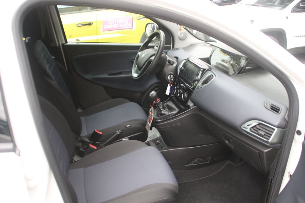 Lancia Ypsilon usata a Catania (13)