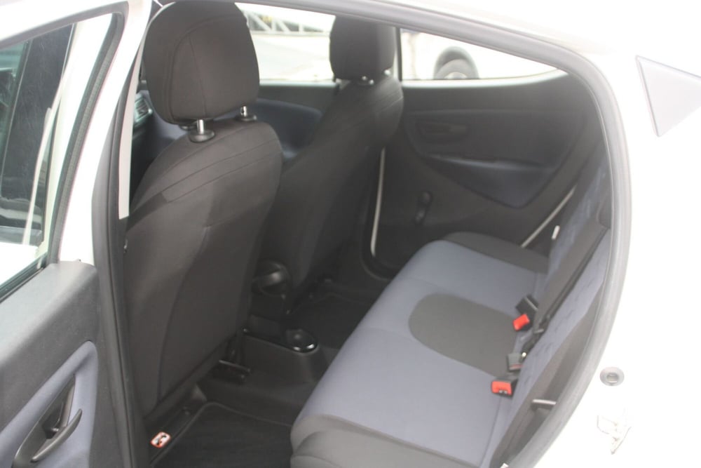 Lancia Ypsilon usata a Catania (15)