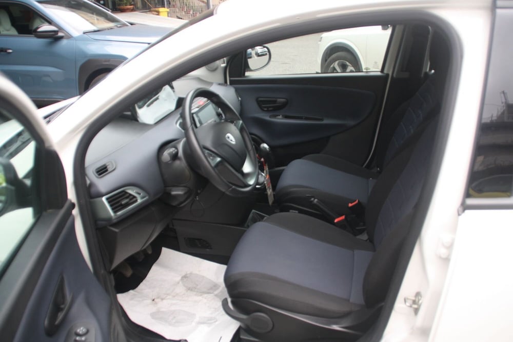Lancia Ypsilon usata a Catania (16)