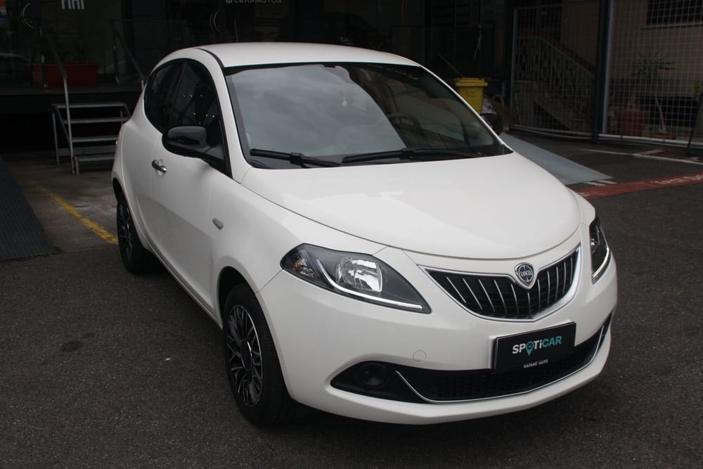 Lancia Ypsilon usata a Catania (2)