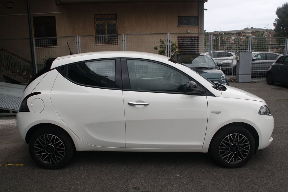 Lancia Ypsilon usata a Catania (5)