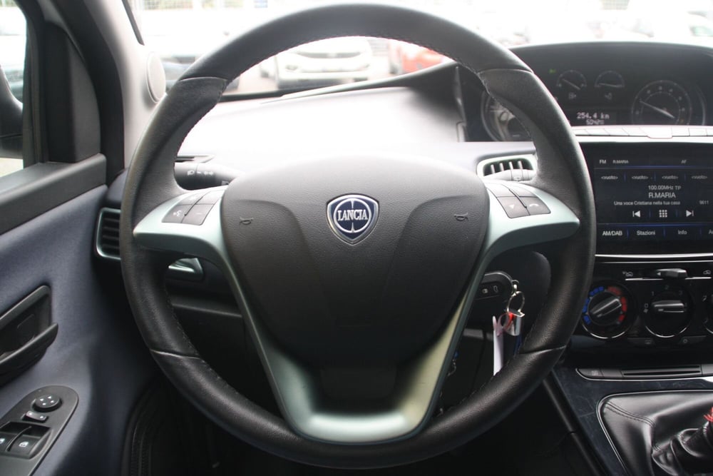 Lancia Ypsilon usata a Catania (9)
