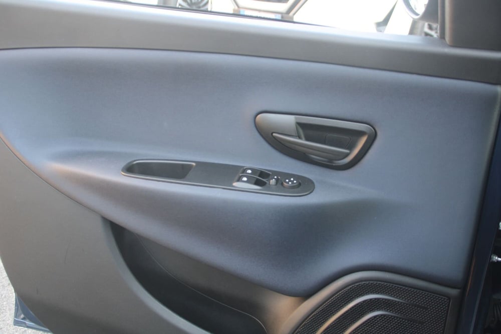 Lancia Ypsilon usata a Catania (15)