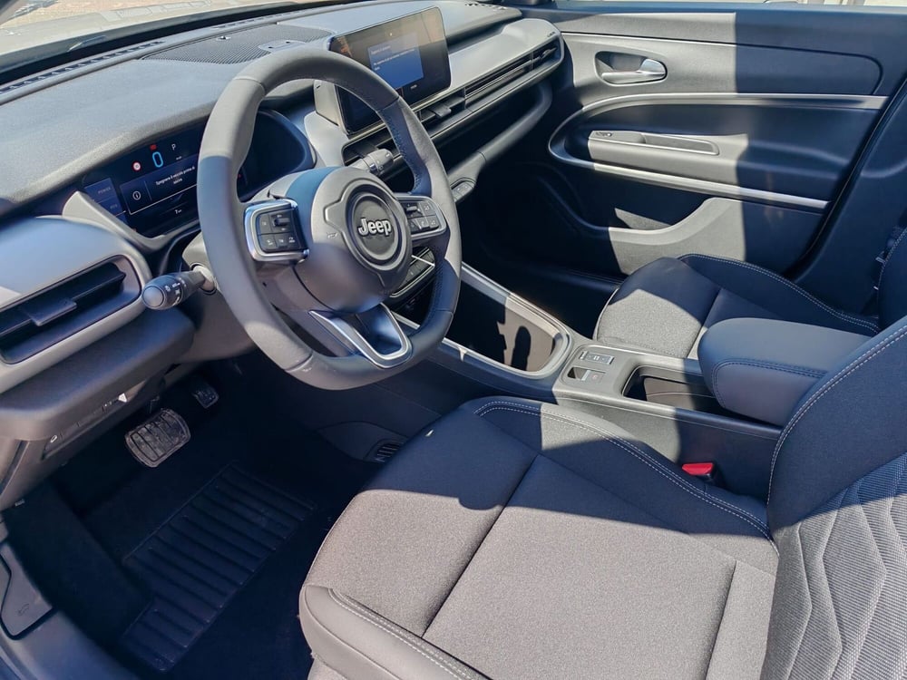 Jeep Avenger nuova a Arezzo (11)