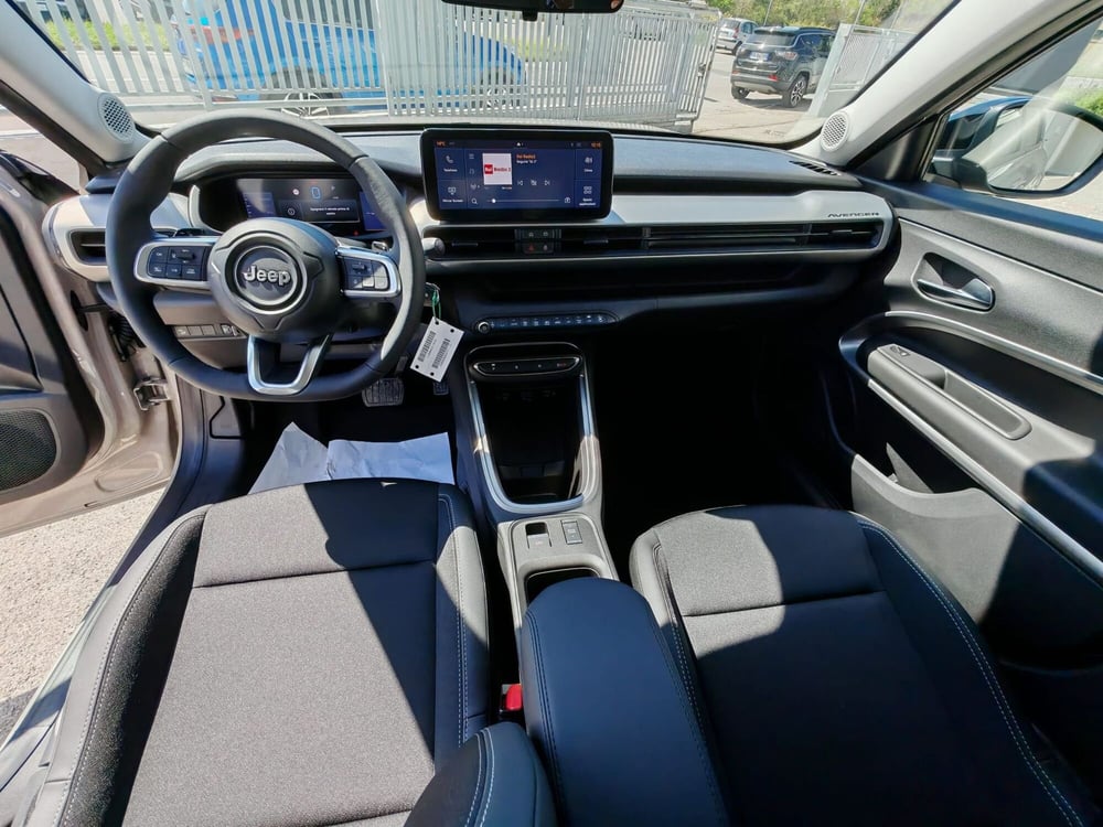 Jeep Avenger nuova a Arezzo (13)