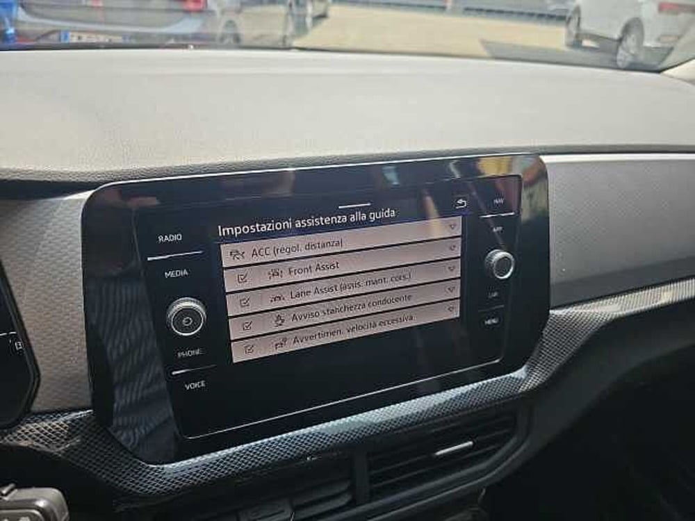 Volkswagen T-Cross usata a Lecco (16)