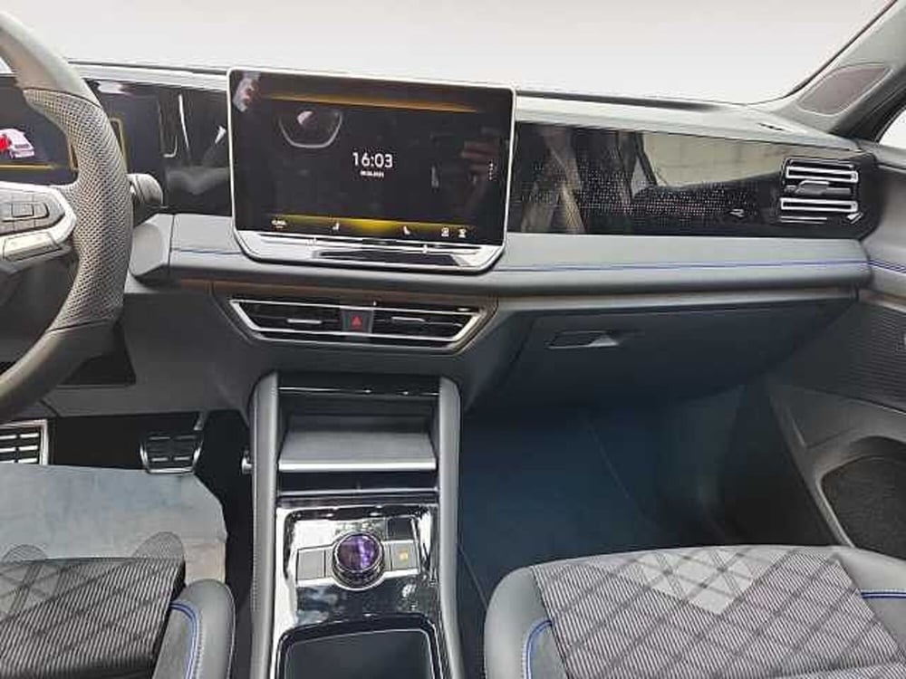Volkswagen Tiguan nuova a Lecco (10)