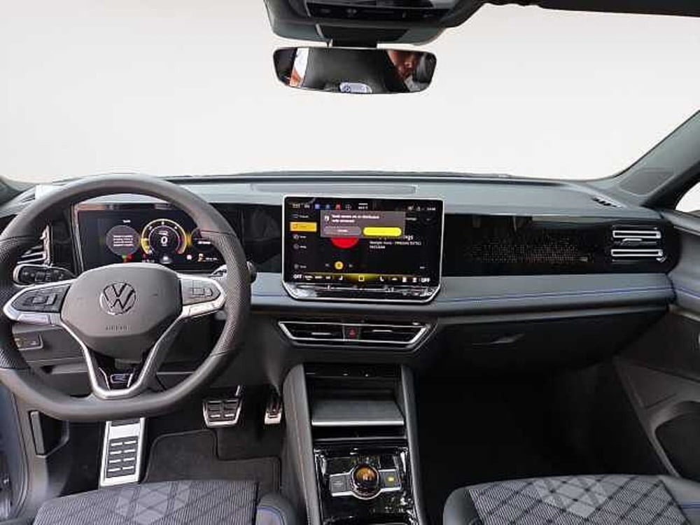 Volkswagen Tiguan nuova a Lecco (9)