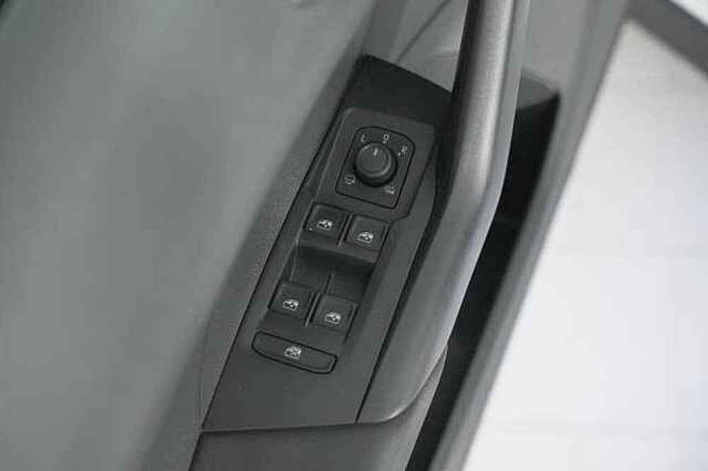 Volkswagen T-Cross usata a Como (12)