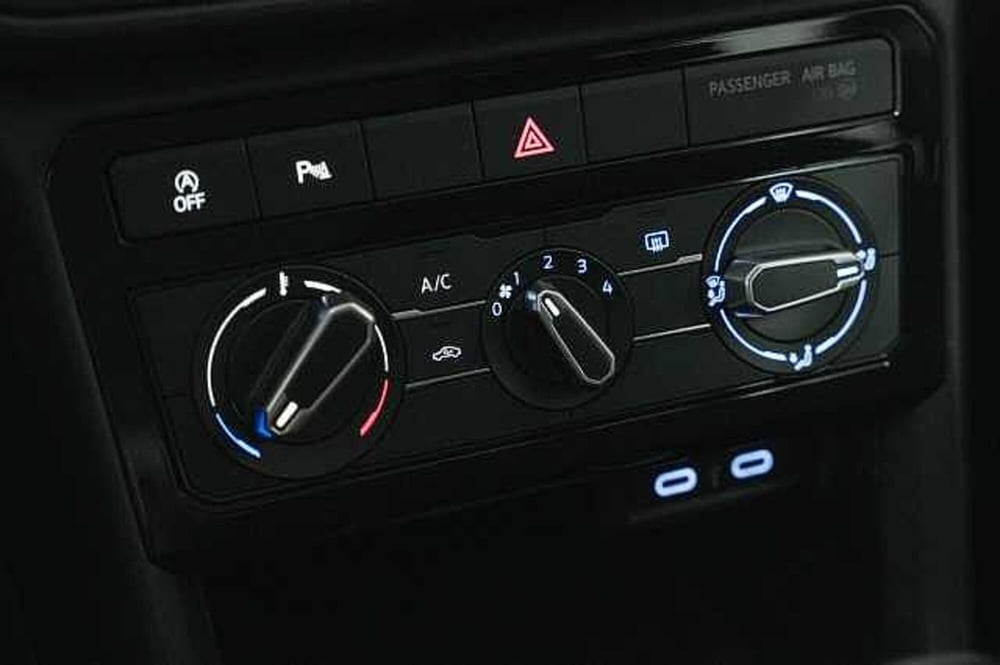 Volkswagen T-Cross usata a Como (17)