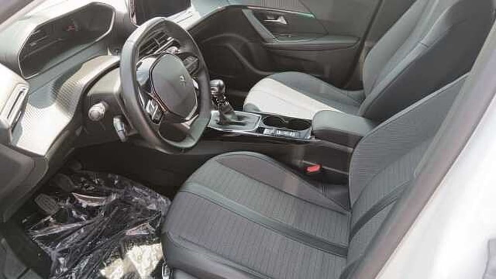 Peugeot 2008 usata a Milano (7)