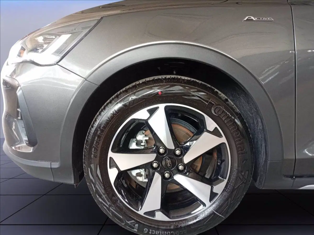 Ford Focus Station Wagon nuova a Milano (9)