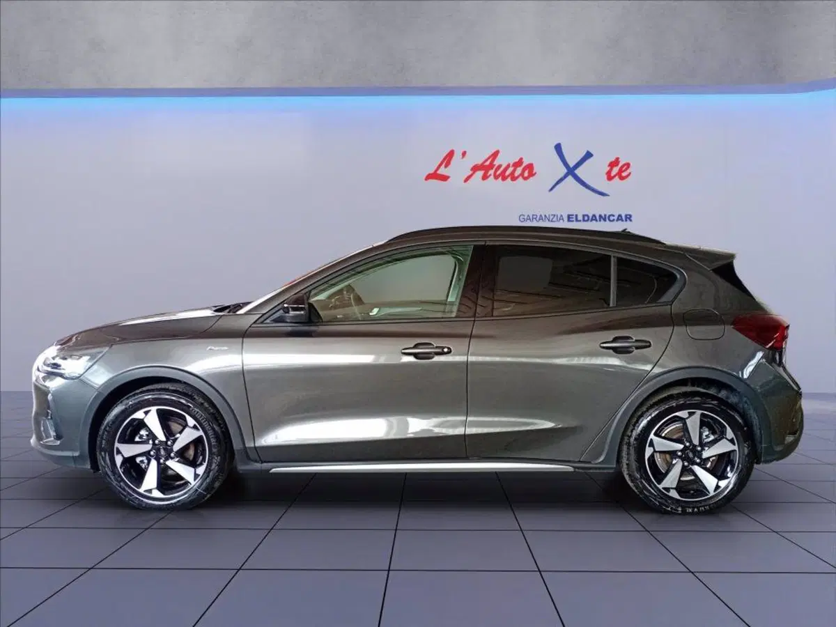Ford Focus Station Wagon nuova a Milano (3)