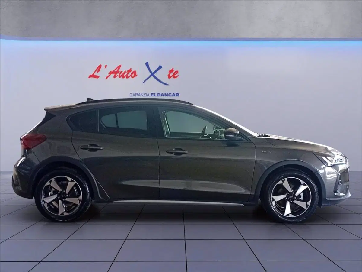 Ford Focus Station Wagon nuova a Milano (7)