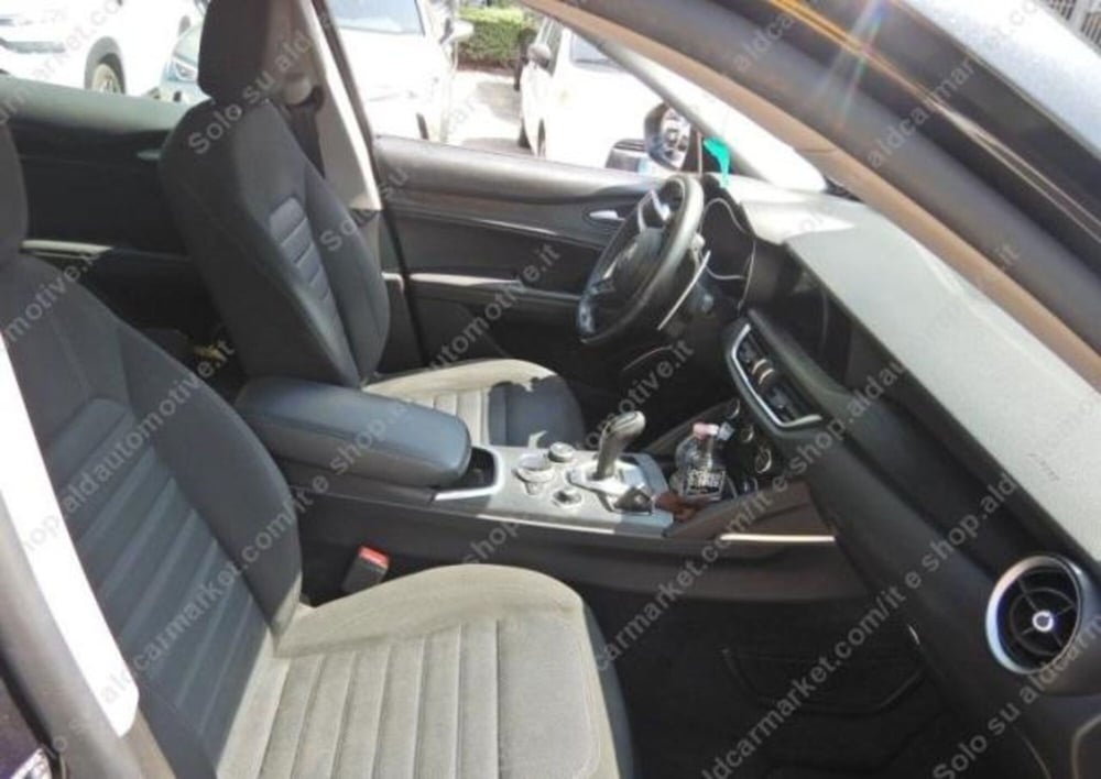 Alfa Romeo Stelvio usata a Lecce (3)