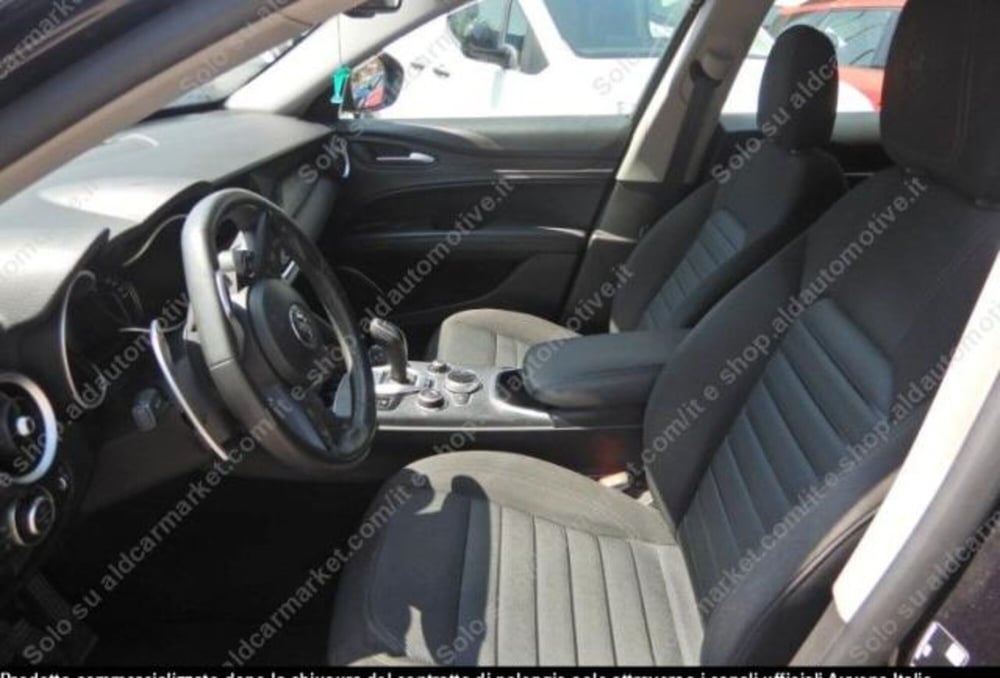 Alfa Romeo Stelvio usata a Lecce (4)