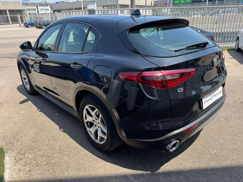 Alfa Romeo Stelvio usata a Lecce (10)
