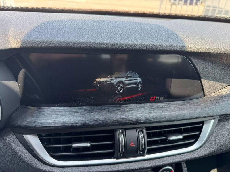Alfa Romeo Stelvio usata a Lecce (15)