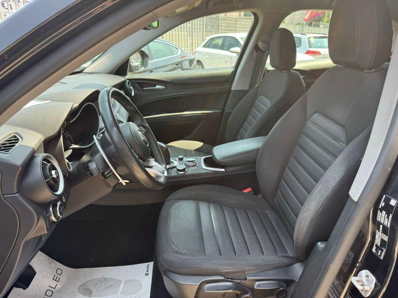 Alfa Romeo Stelvio usata a Lecce (18)