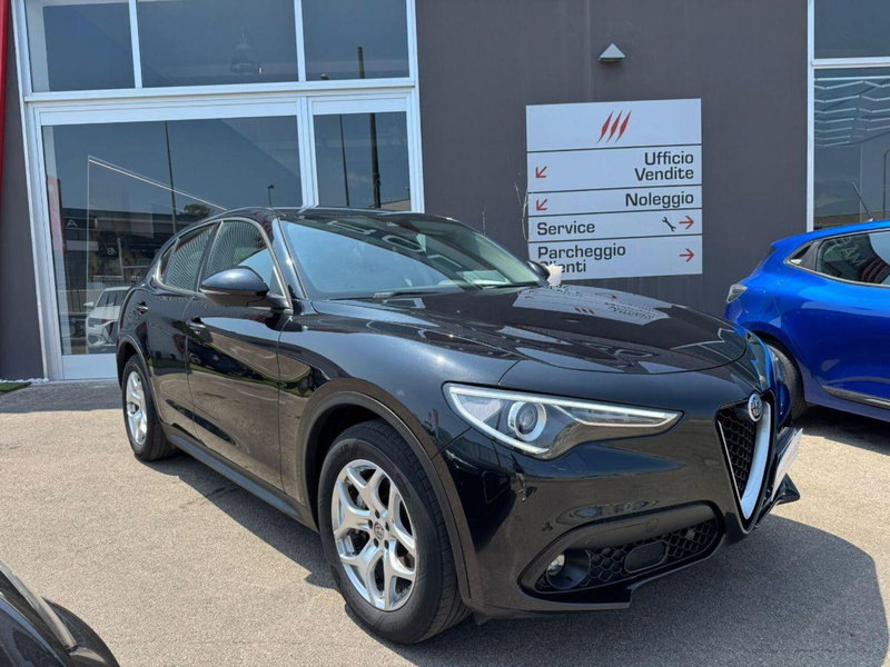Alfa Romeo Stelvio usata a Lecce (2)