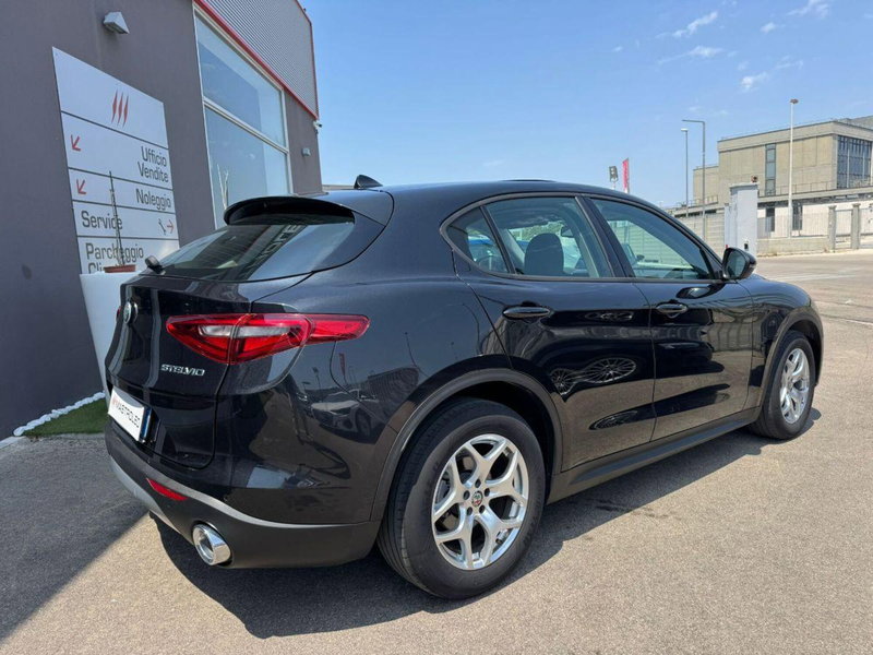 Alfa Romeo Stelvio usata a Lecce (5)