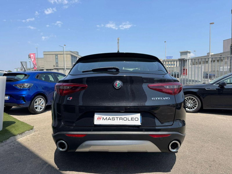 Alfa Romeo Stelvio usata a Lecce (6)