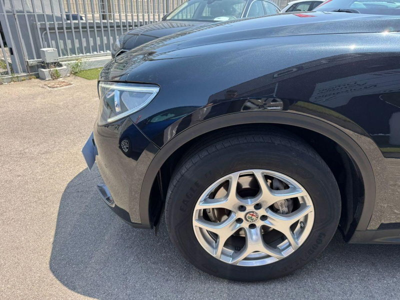 Alfa Romeo Stelvio usata a Lecce (7)
