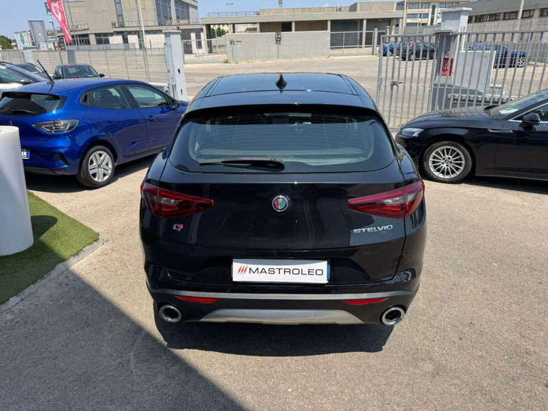 Alfa Romeo Stelvio usata a Lecce (8)