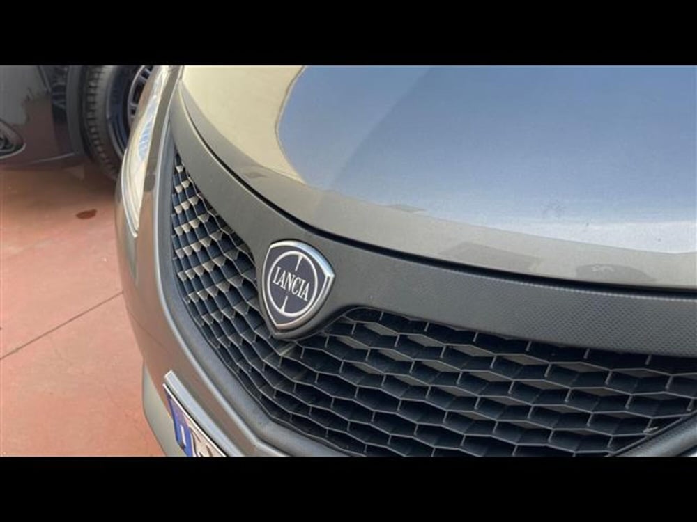 Lancia Ypsilon usata a Lecce (10)