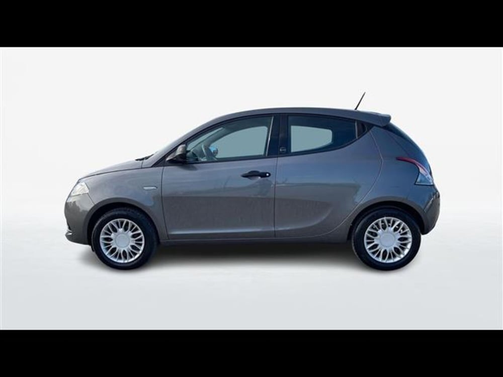 Lancia Ypsilon usata a Lecce (11)