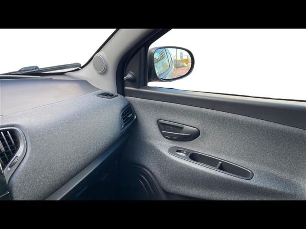 Lancia Ypsilon usata a Lecce (12)