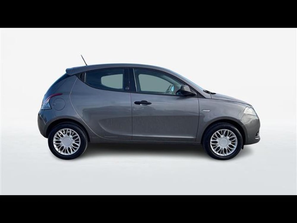 Lancia Ypsilon usata a Lecce (2)
