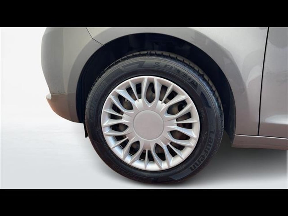 Lancia Ypsilon usata a Lecce (3)
