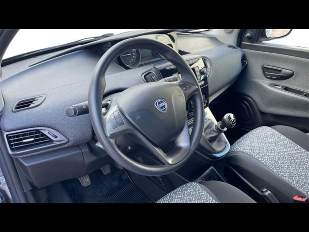 Lancia Ypsilon usata a Lecce (4)
