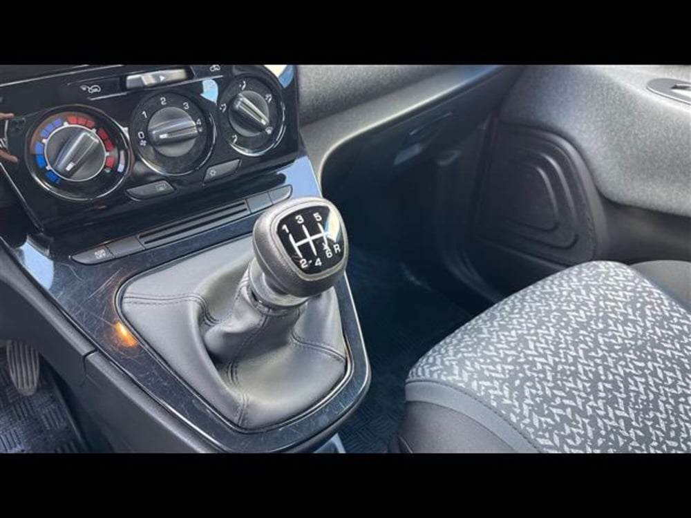 Lancia Ypsilon usata a Lecce (5)