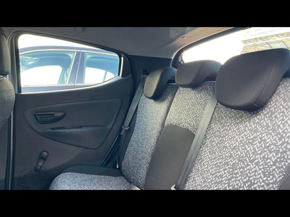 Lancia Ypsilon usata a Lecce (9)