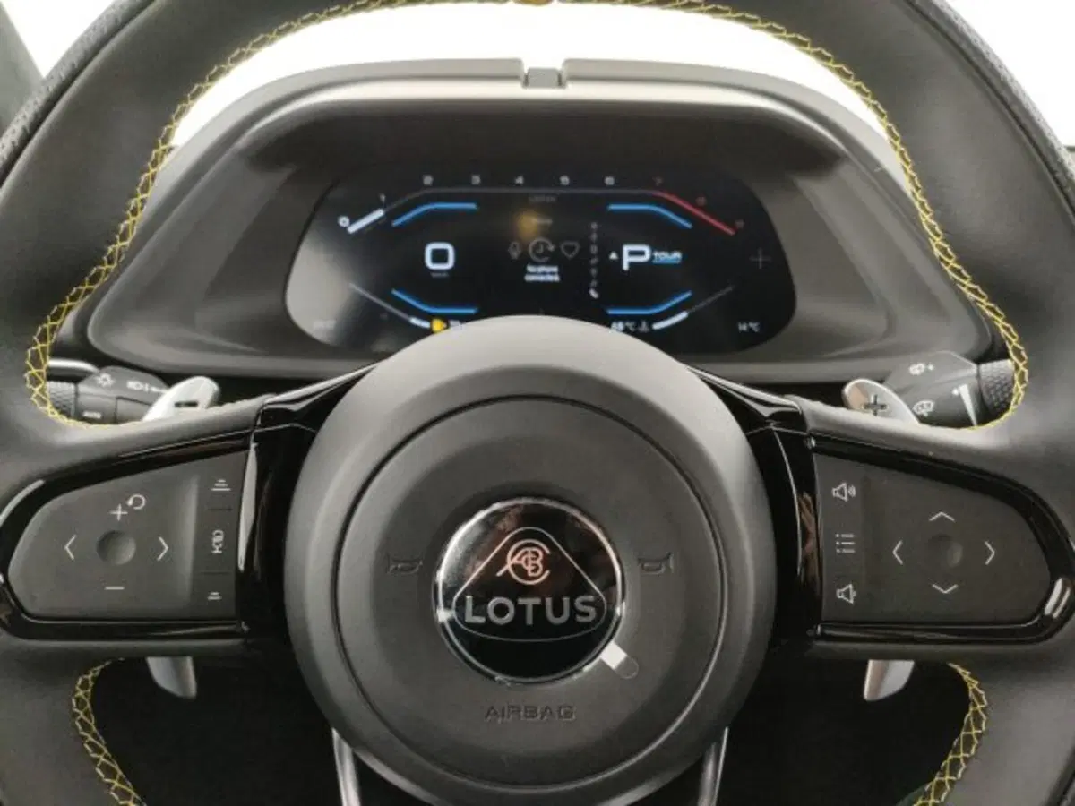 Lotus Emira nuova a Modena (11)