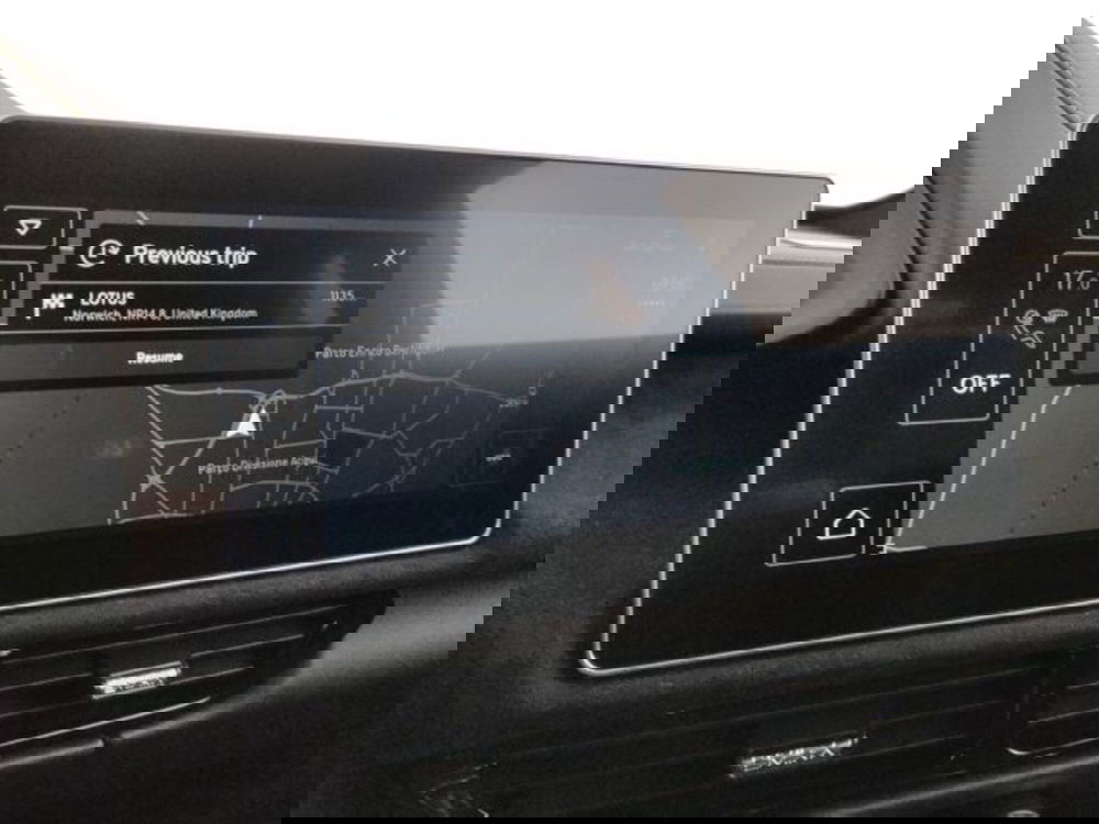 Lotus Emira nuova a Modena (15)