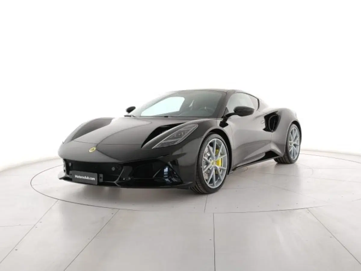 Lotus Emira nuova a Modena (2)